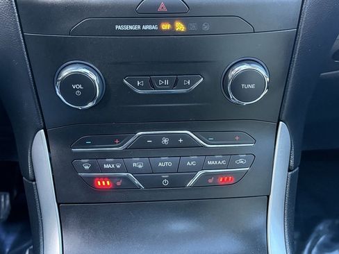 Used 2020 Ford Edge SEL w/ Cold Weather Package image 34