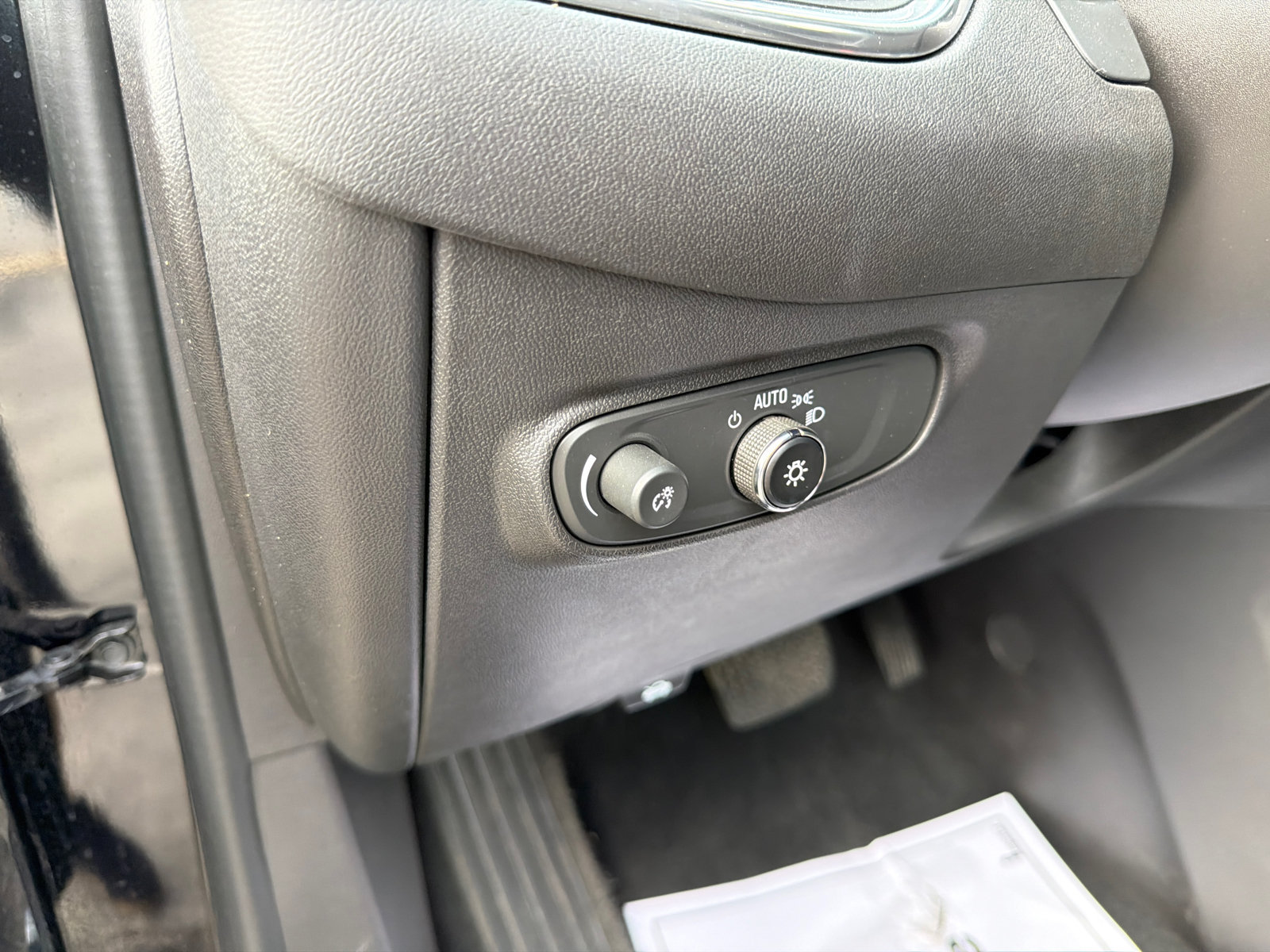 Used 2024 Chevrolet Equinox LT FWD image 19