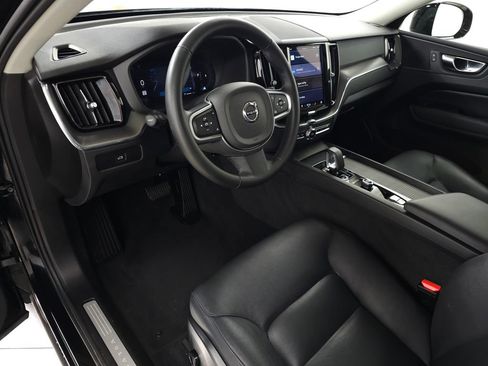 Certified 2025 Volvo XC60 B5 Core AWD/4WD image 18