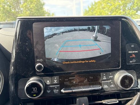 Used 2023 Toyota Highlander L FWD image 27