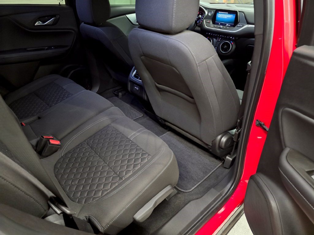 Used 2020 Chevrolet Blazer LT FWD image 32