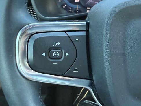 Certified 2023 Volvo XC40 B5 Ultimate w/ Protection Package Premier image 18