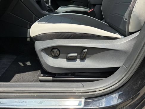 Used 2026 Volkswagen Taos SE FWD image 18