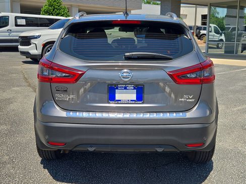 Used 2020 Nissan Rogue Sport SV FWD image 8