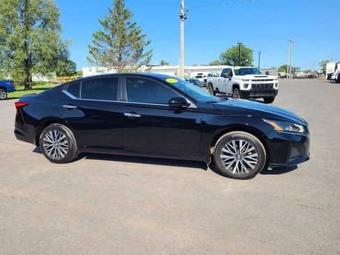 Used 2023 Nissan Altima 2.5 SV AWD/4WD image 5