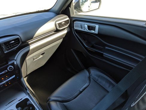 Certified 2022 Ford Explorer ST w/ Equipment Group 401A image 18