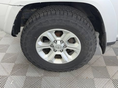 Used 2015 Toyota 4Runner SR5 AWD/4WD image 8
