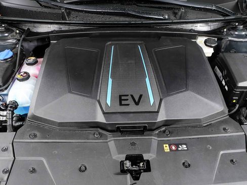 Used 2023 Hyundai Ioniq 5 Limited w/ Cargo Package RWD image 38