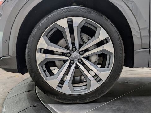 Used 2019 Audi Q8 Prestige w/ Luxury Package image 11