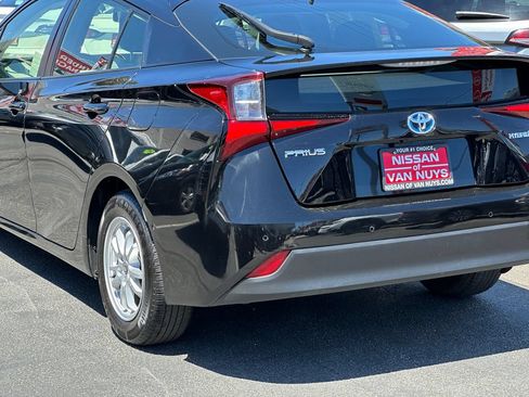 Used 2022 Toyota Prius LE FWD image 5