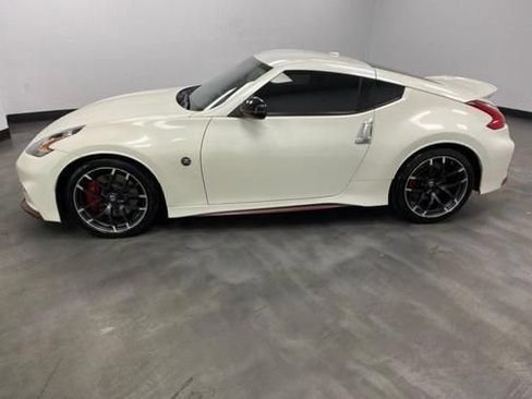 Used 2016 Nissan 370Z NISMO RWD image 4
