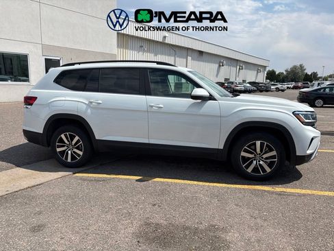 Used 2023 Volkswagen Atlas SE AWD/4WD image 2