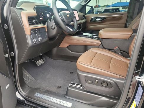 Used 2025 Chevrolet Tahoe High Country RWD image 2