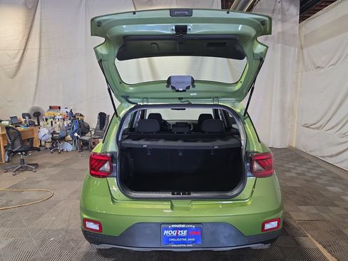 Used 2024 Hyundai Venue SEL FWD image 19