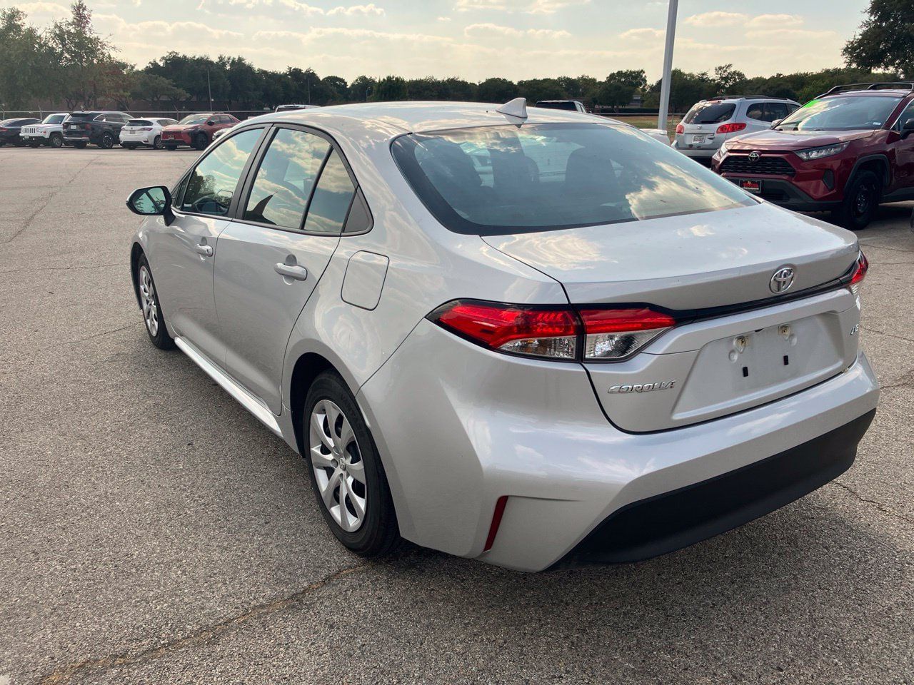 Used 2025 Toyota Corolla LE FWD image 6