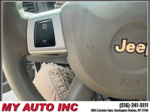 Used 2009 Jeep Grand Cherokee Laredo AWD/4WD image 21
