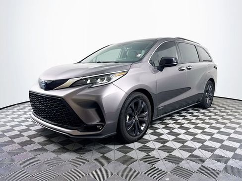 Used 2021 Toyota Sienna XSE image 49