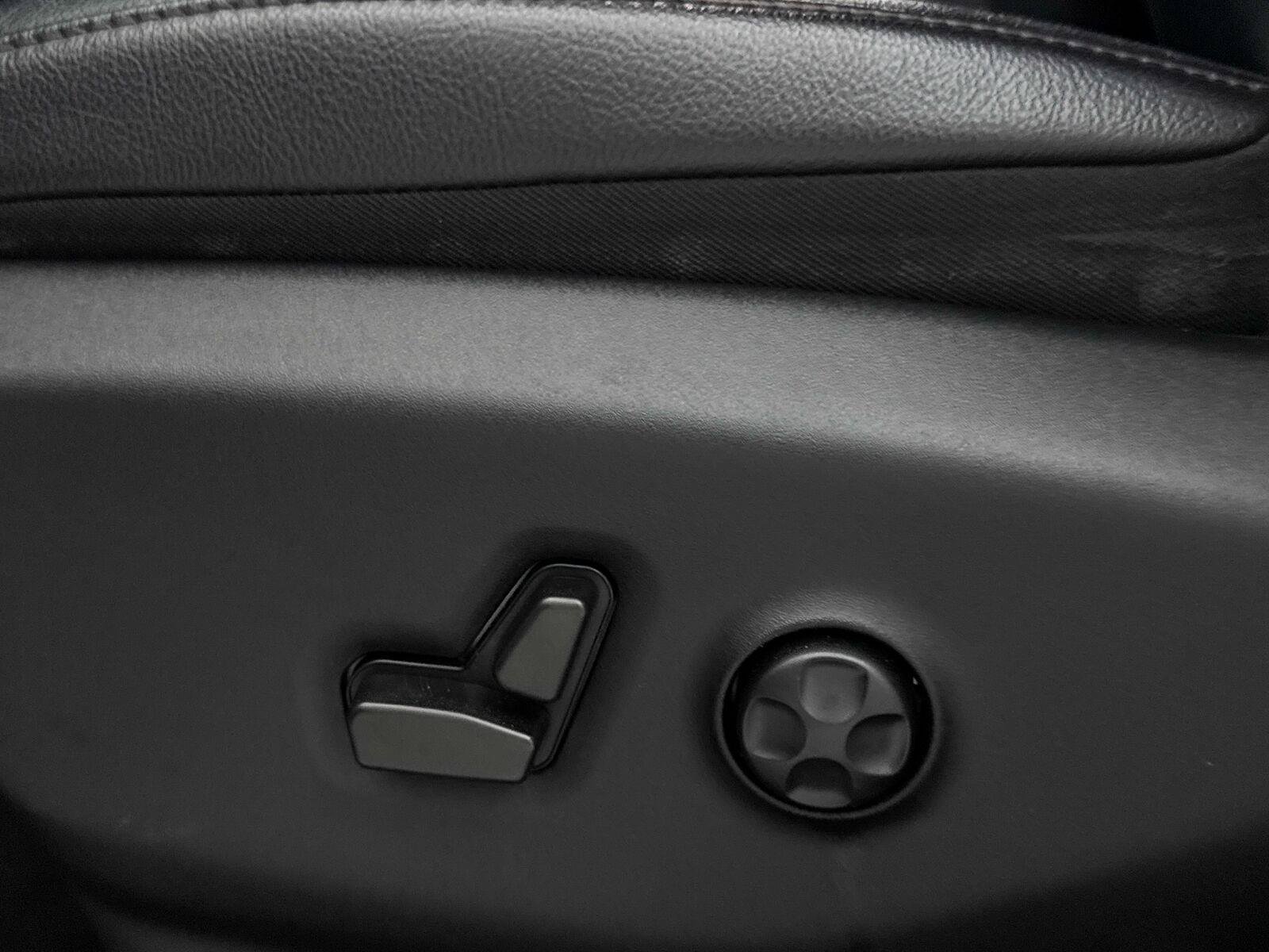 Used 2022 Chrysler Pacifica Touring-L w/ S Appearance Package FWD image 23