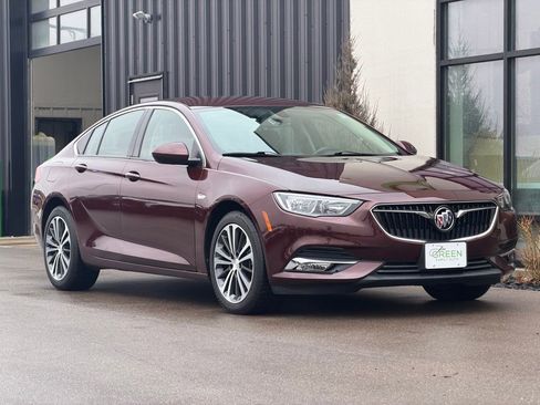 Used 2018 Buick Regal Essence image 4
