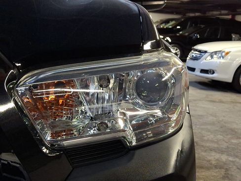 Used 2019 Toyota Tacoma SR image 11