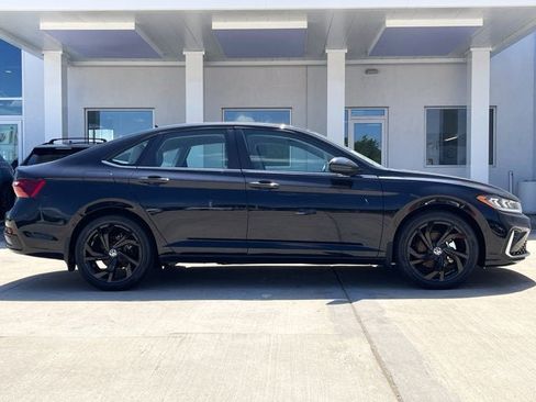 New 2025 Volkswagen Jetta SE image 9