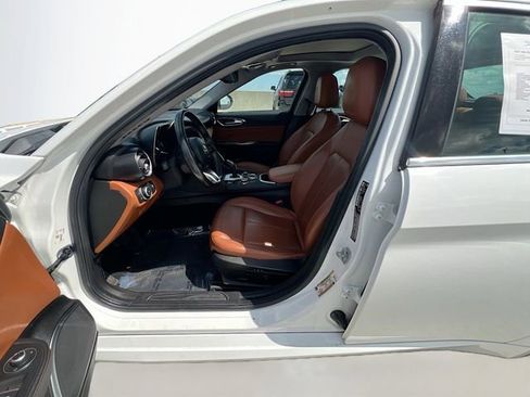 Used 2021 Alfa Romeo Giulia Sprint w/ Sun & Sound Package image 10