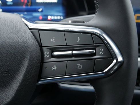 New 2026 Chevrolet Equinox LT w/ Convenience Package II FWD image 13