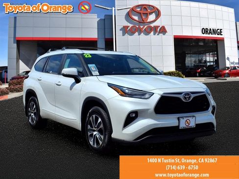 Used 2023 Toyota Highlander XLE FWD image 1
