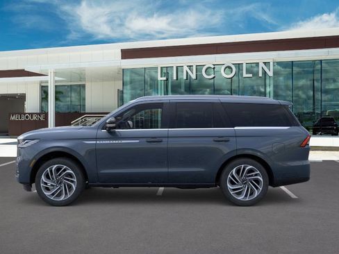 New 2025 Lincoln Navigator Reserve image 3