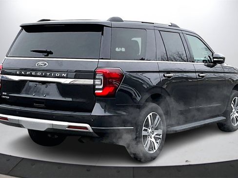 Used 2024 Ford Expedition Limited image 9
