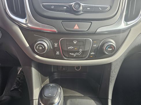 Used 2018 Chevrolet Equinox LS image 22