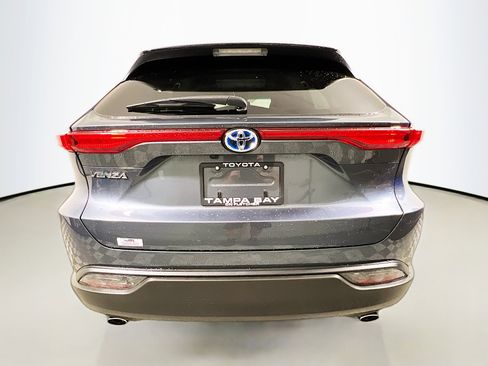 Used 2023 Toyota Venza LE image 6