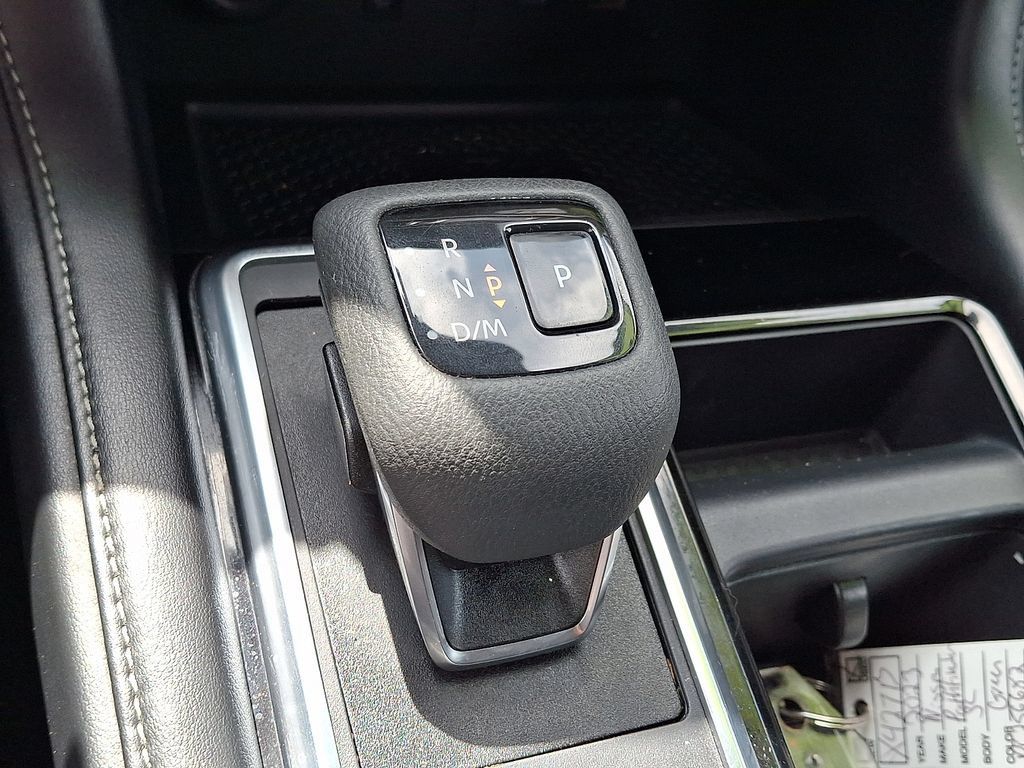 Used 2023 Nissan Pathfinder SL AWD/4WD image 17
