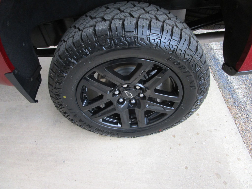 Used 2025 Chevrolet Silverado 1500 LT Trail Boss w/ Convenience Package II AWD/4WD image 12