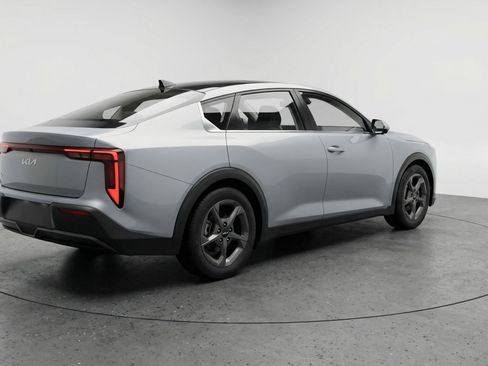 Used 2025 Kia K4 FWD image 9