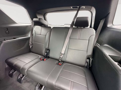 Certified 2023 Chevrolet Traverse RS image 36