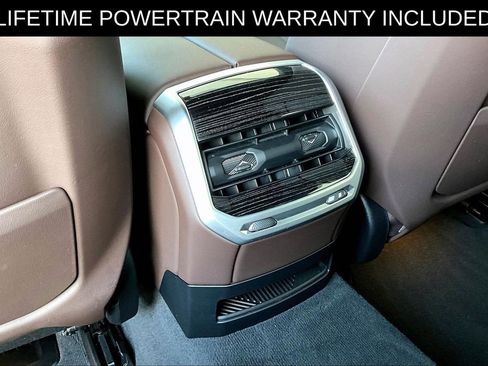 Used 2025 BMW 740i xDrive image 30