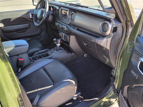 Used 2021 Jeep Gladiator Sport image 9