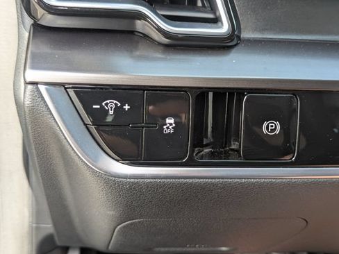 Used 2024 Kia Sportage EX FWD image 30