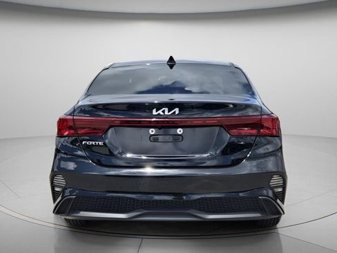 Used 2024 Kia Forte LXS w/ LXS Technology Package FWD image 6