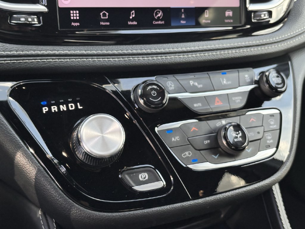 Used 2025 Chrysler Pacifica Limited FWD image 19