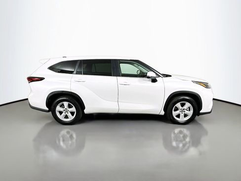 Certified 2024 Toyota Highlander LE image 4