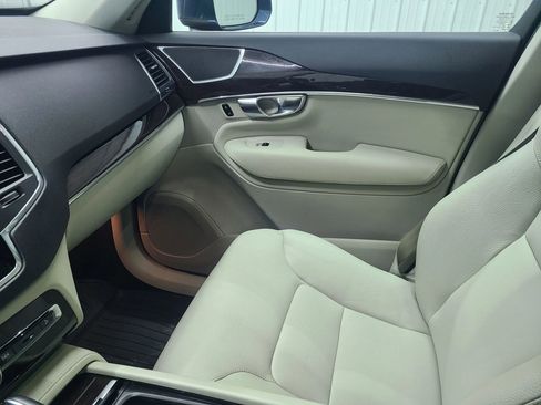 Used 2019 Volvo XC90 T6 Momentum w/ Advanced Package image 25