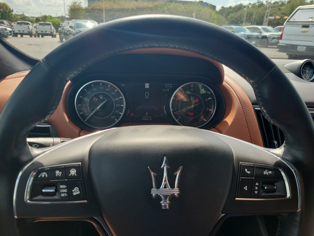 Used 2021 Maserati Levante GranLusso AWD/4WD image 11