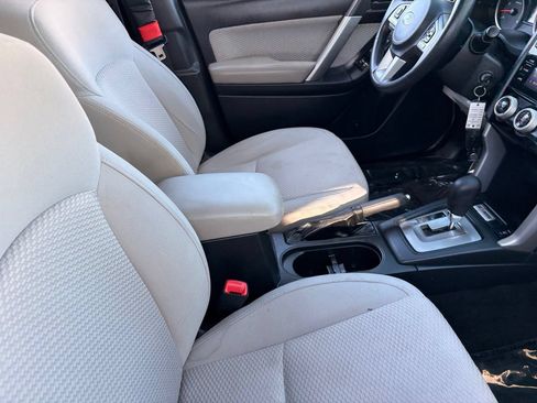 Used 2018 Subaru Forester 2.5i Premium w/ All-Weather Package AWD/4WD image 12