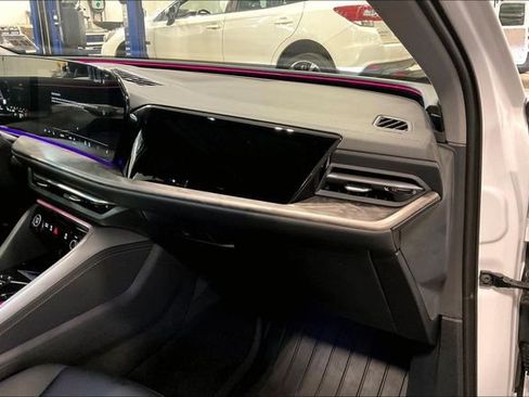 Certified 2025 Audi Q5 Premium w/ Convenience Package AWD/4WD image 16