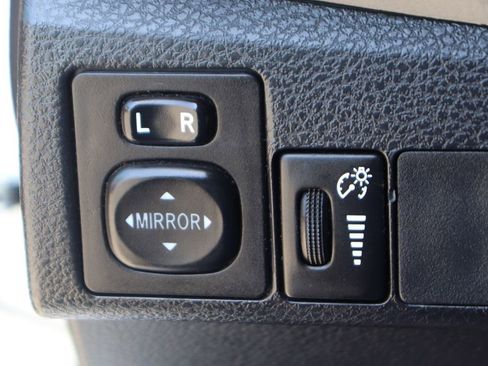 Used 2016 Toyota Corolla LE FWD image 18