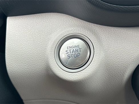 New 2025 Hyundai Venue SEL image 18