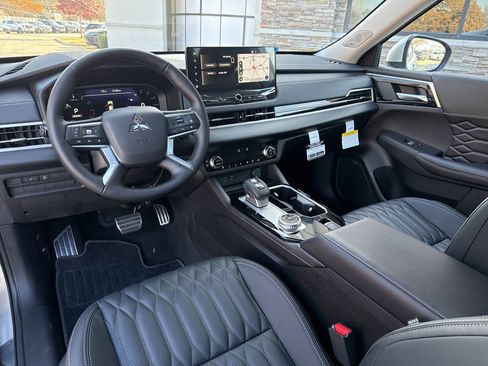 New 2026 Mitsubishi Outlander SEL image 6