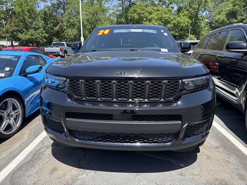 Used 2024 Jeep Grand Cherokee L Altitude image 3